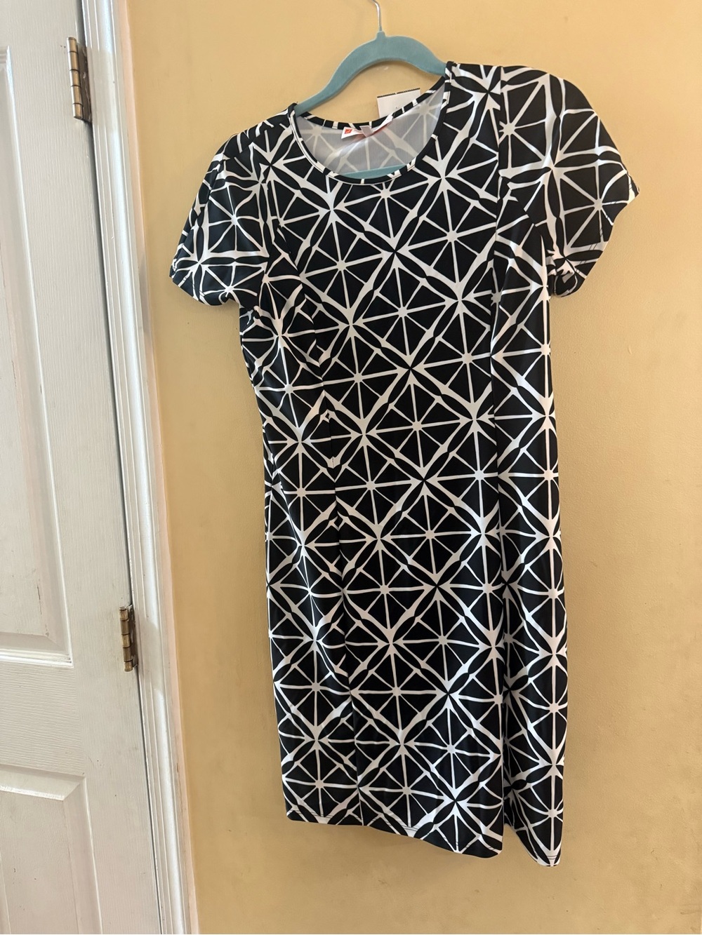 Jude Connally Women's Black & White Geometric Short Sleeve Dress, size small